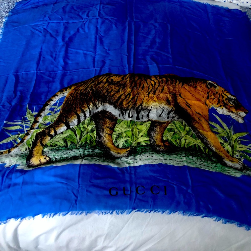 Gucci tiger blue scarf